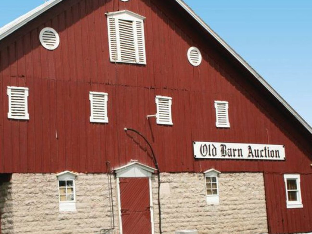 The Old Barn Auction gallery in Findlay, Ohio